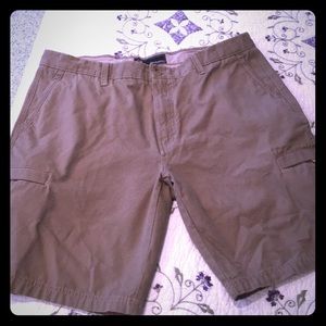 Camel cargo shorts. Chino fabric 100% cotton